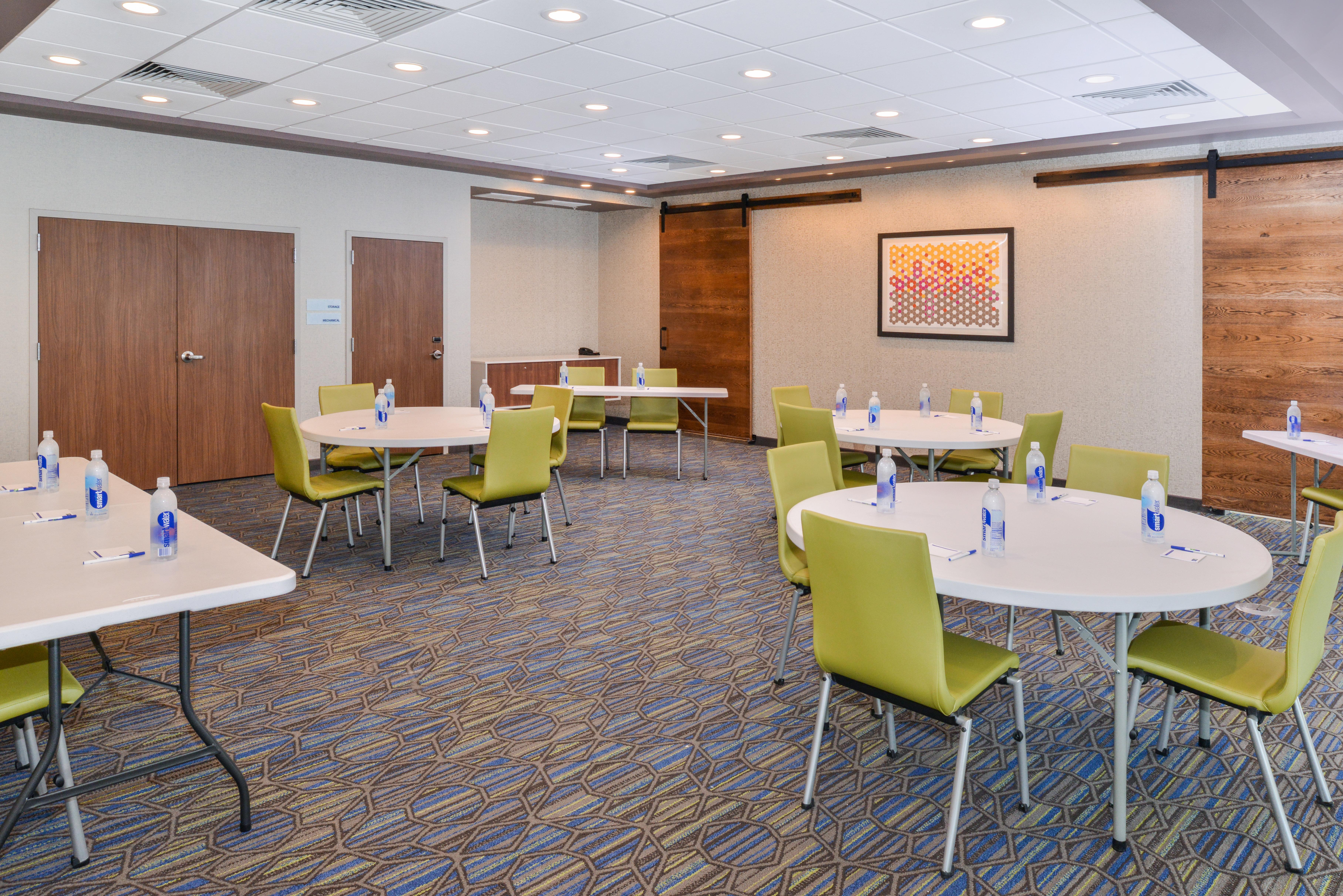 Holiday Inn Express & Suites - Ogallala By Ihg Exterior photo